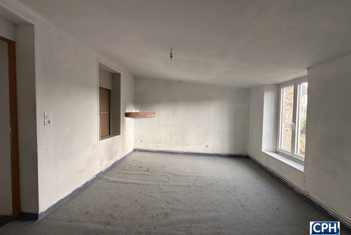 Maison de bourg de 137 m² à Montchauvet avec garage et potentiel d'agrandissement 