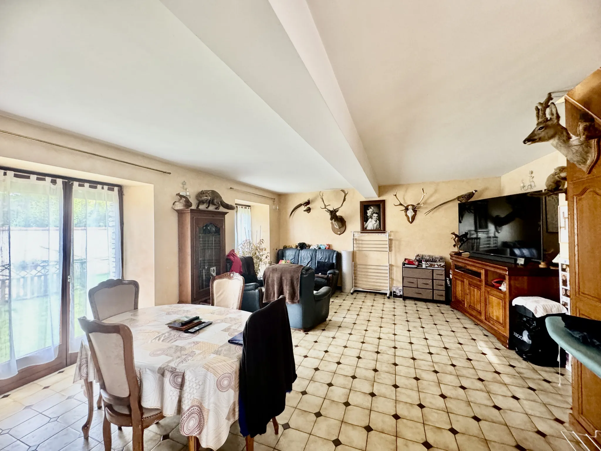 Maison spacieuse à vendre à Issou avec jardin et potentiel 