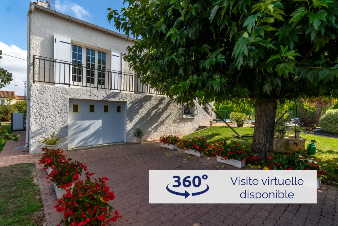 Maison rénovée avec 4 chambres, garage, jardin et piscine à Saint-Savinien 