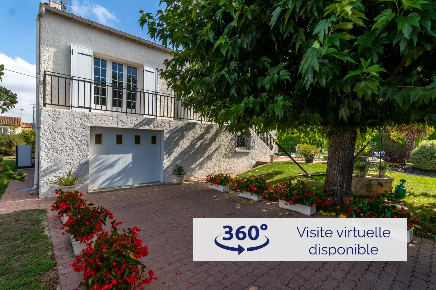 Maison rénovée avec 4 chambres, garage, jardin et piscine à Saint-Savinien 