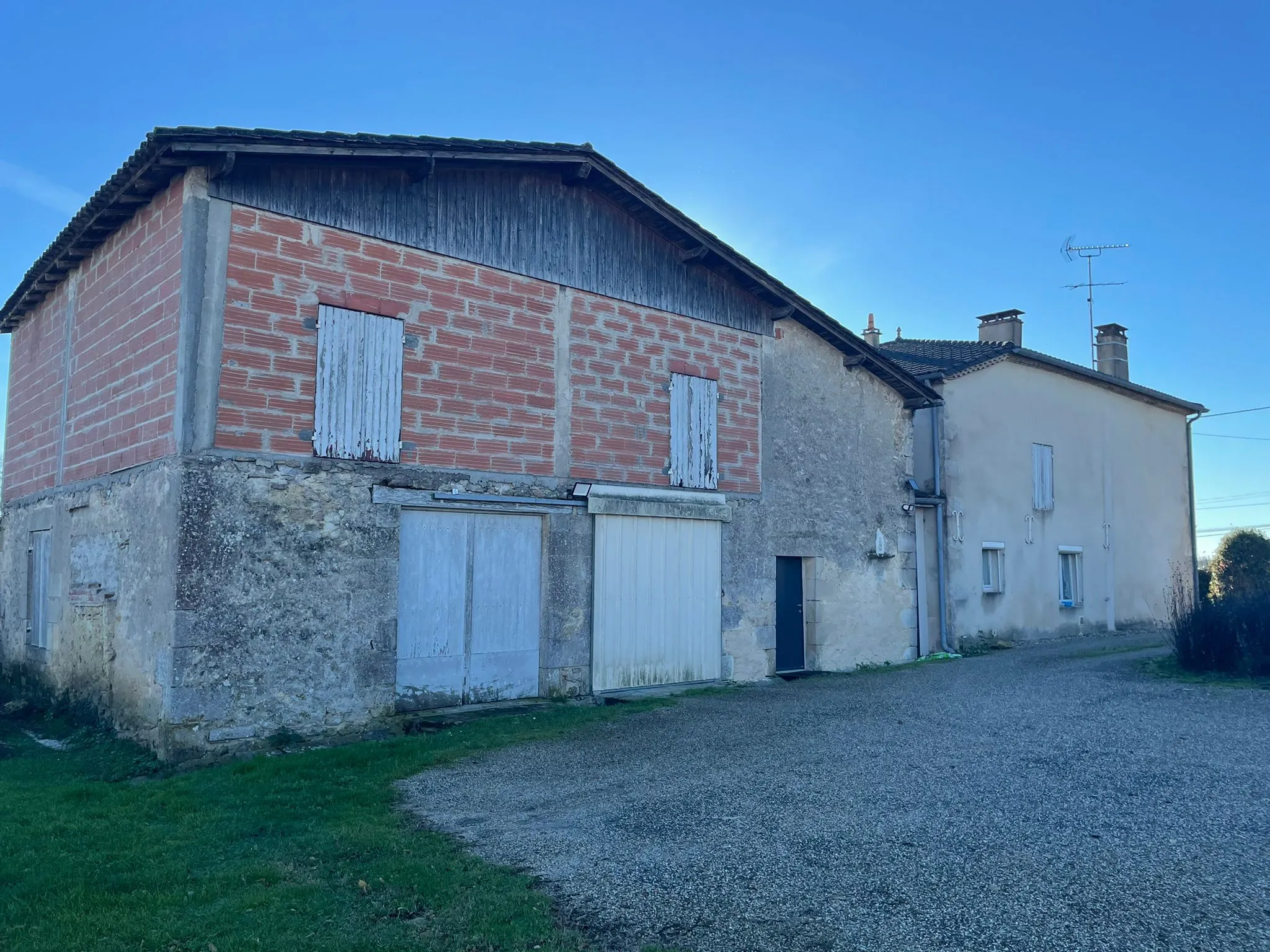 Charmante maison girondine avec dépendances à Sauveterre de Guyenne 