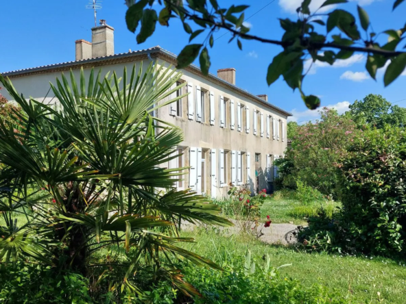 Charmante maison girondine avec dépendances à Sauveterre de Guyenne