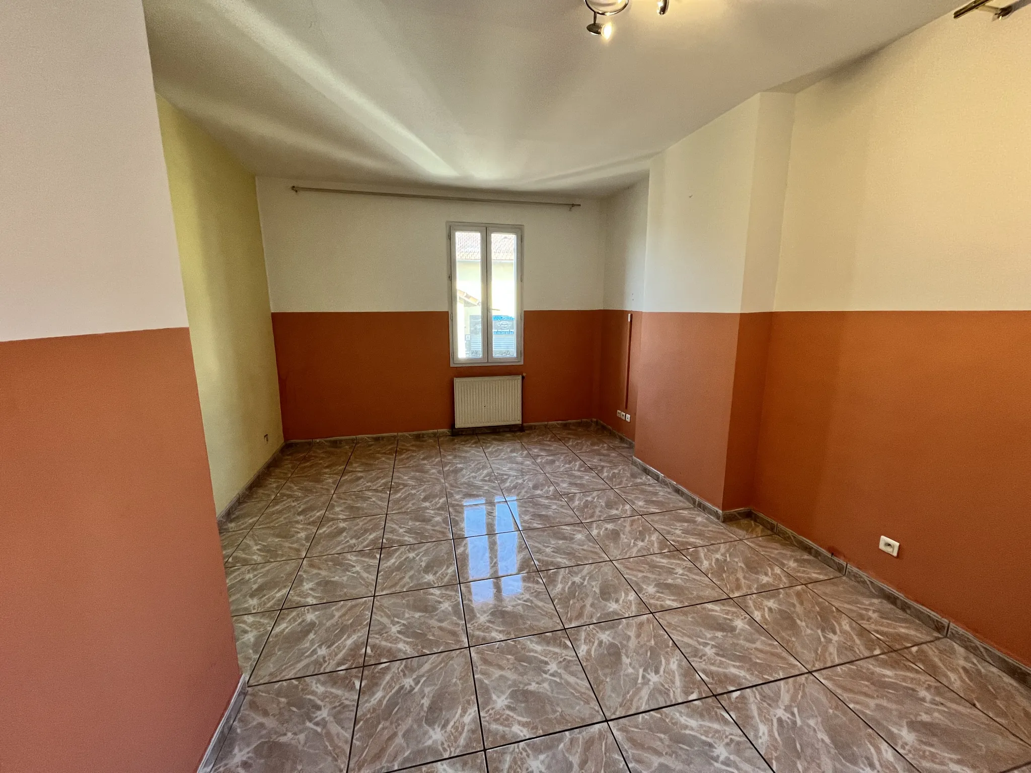 Maison 128 m2 avec fort potentiel en zone franche à Marseille 