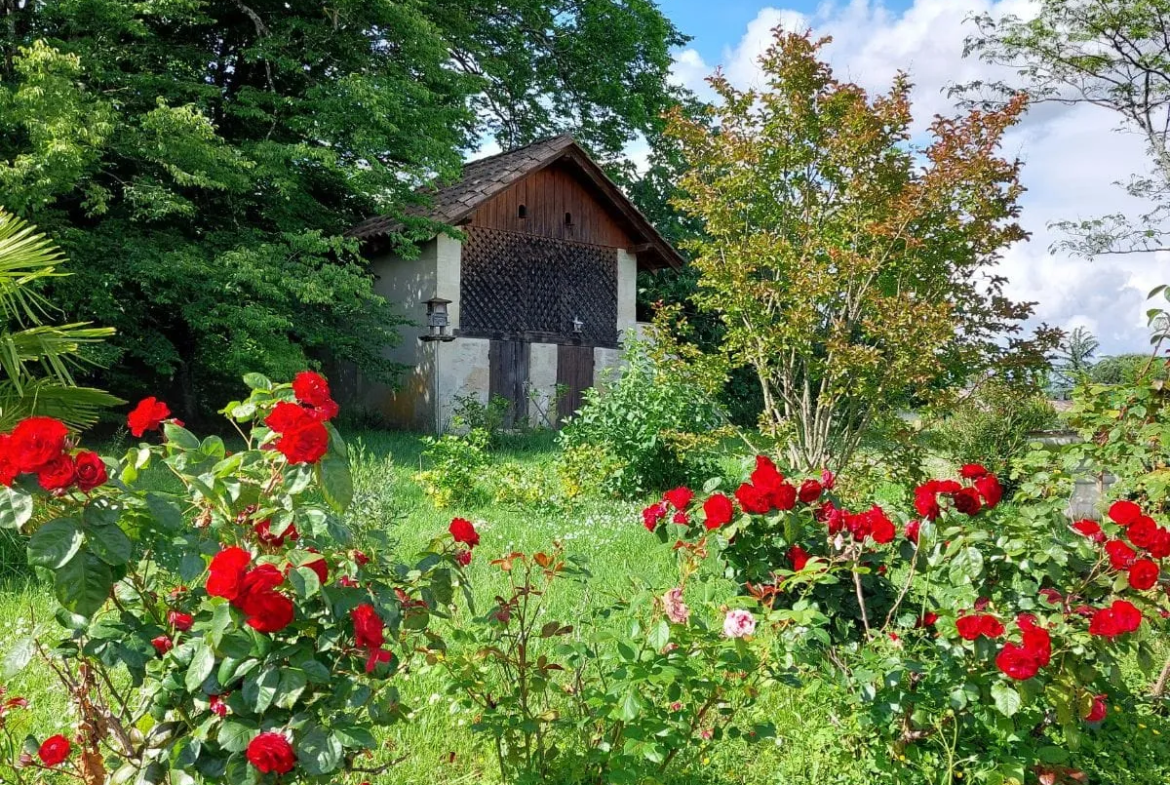 Charmante maison girondine avec dépendances à Sauveterre de Guyenne 