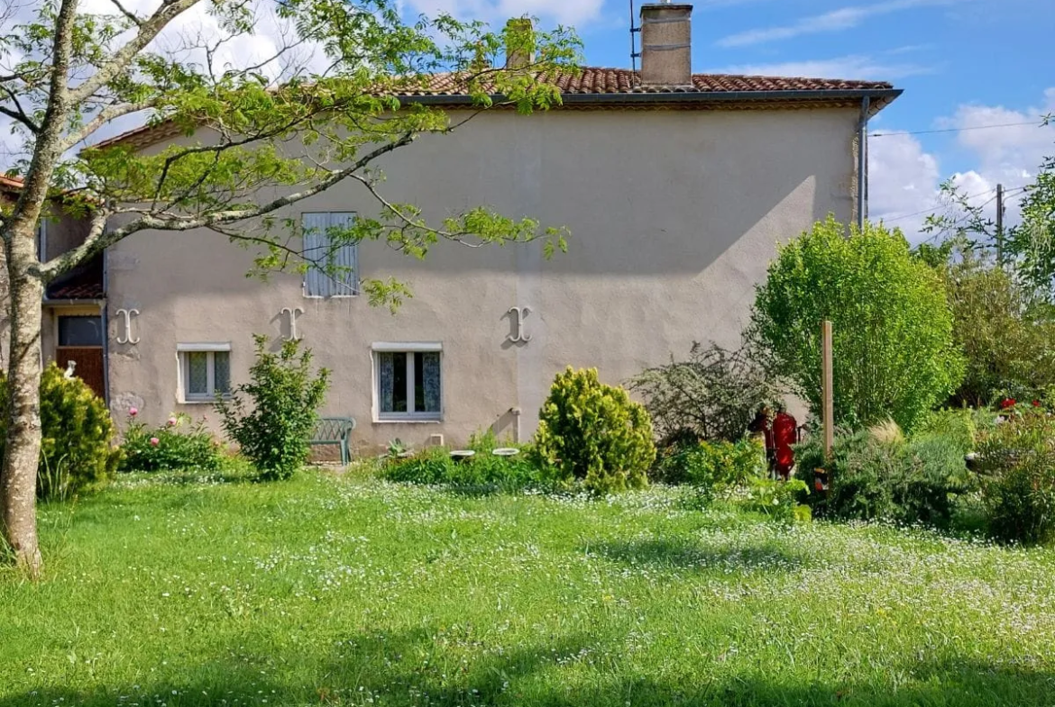 Charmante maison girondine avec dépendances à Sauveterre de Guyenne 