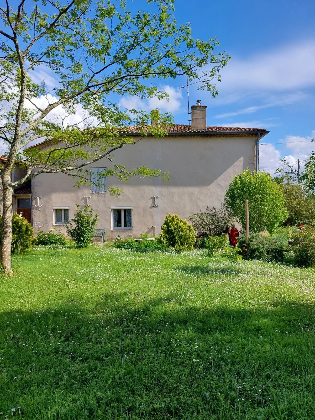 Charmante maison girondine avec dépendances à Sauveterre de Guyenne 