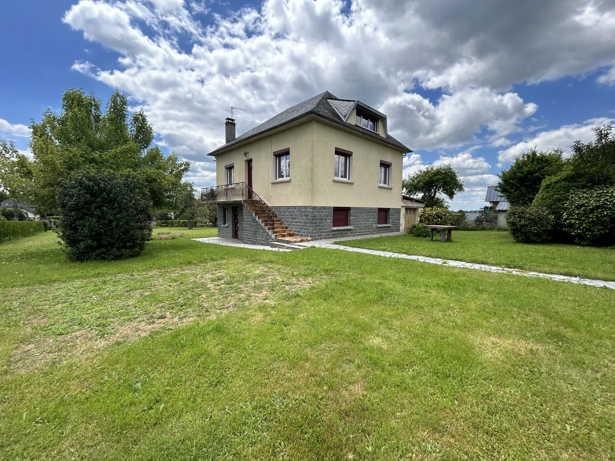 Maison à vendre à Chamboulive - 4 Chambres et Terrain de 2000 m² 