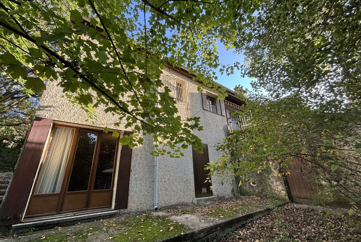 Maison à rénover de 92 m² à Nyons sur 992 m² de terrain 