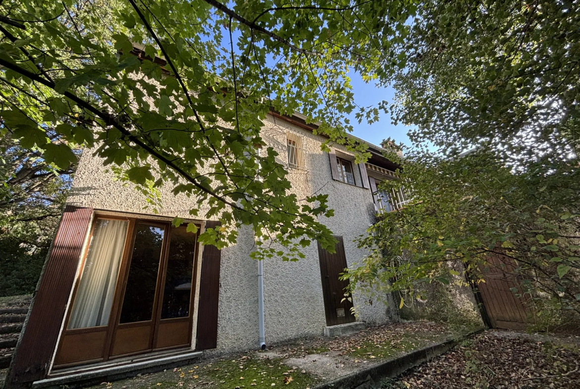 Maison à rénover de 92 m² à Nyons sur 992 m² de terrain 