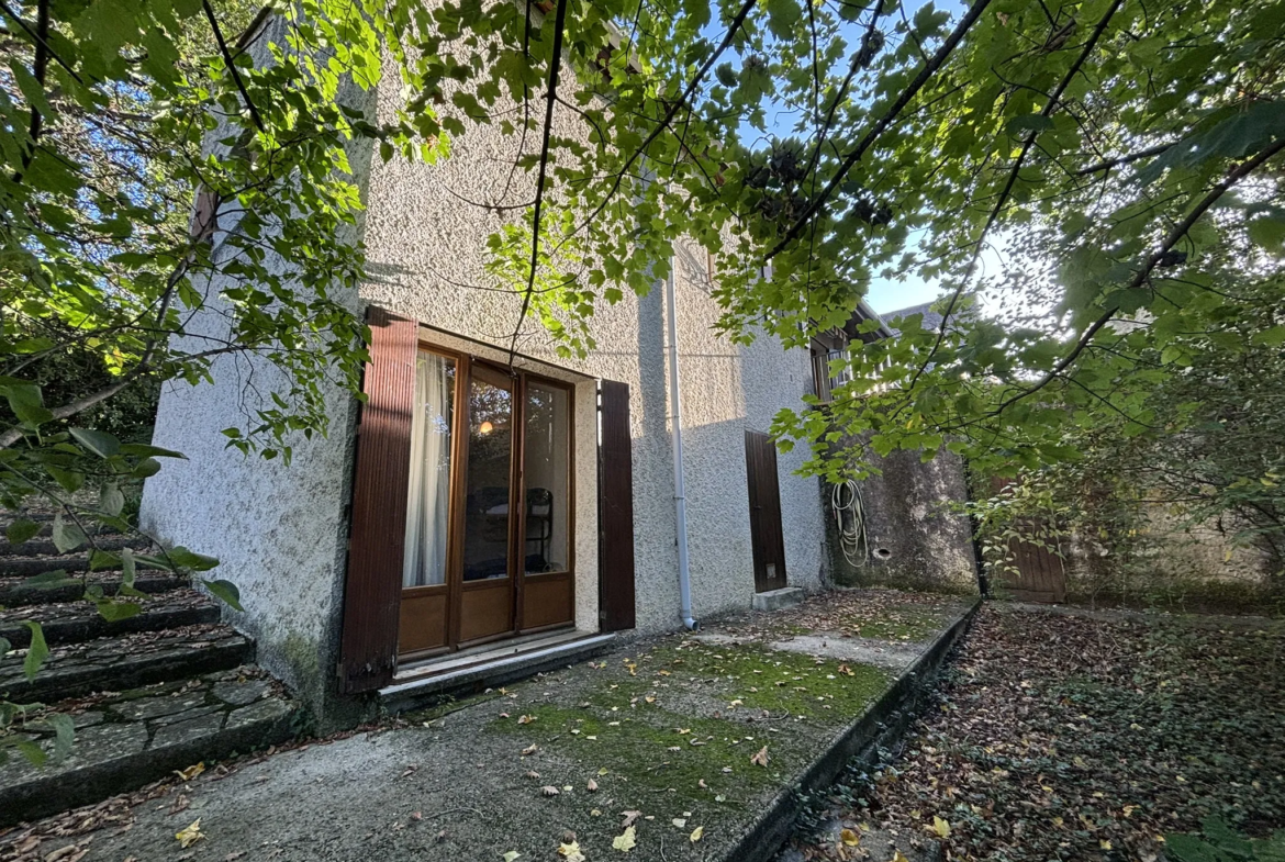 Maison à rénover de 92 m² à Nyons sur 992 m² de terrain 