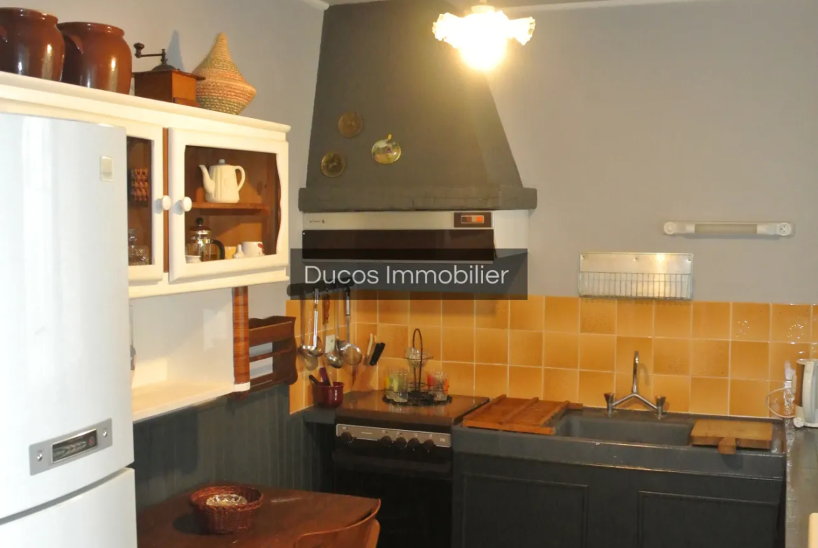 Maison sur deux niveaux avec piscine à Beaupuy 