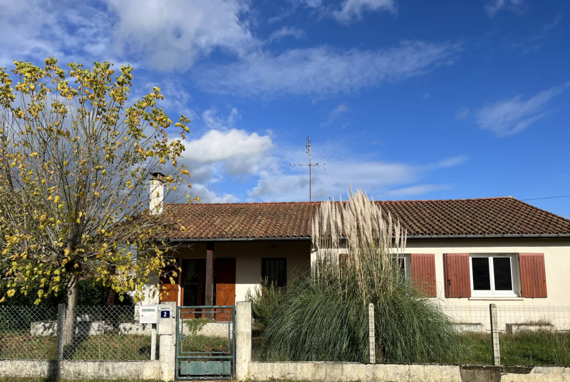 Maison de 104 m2 à Bazas avec 4 chambres et garage 