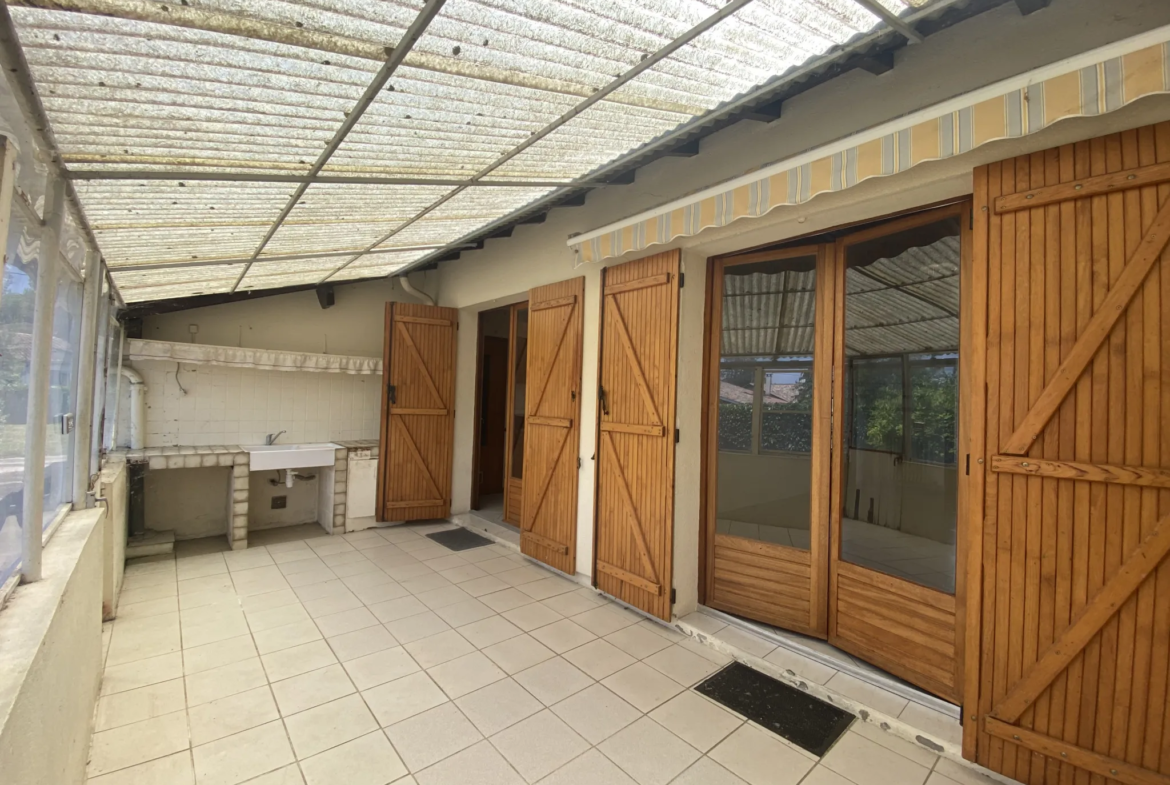 Maison de 104 m2 à Bazas avec 4 chambres et garage 