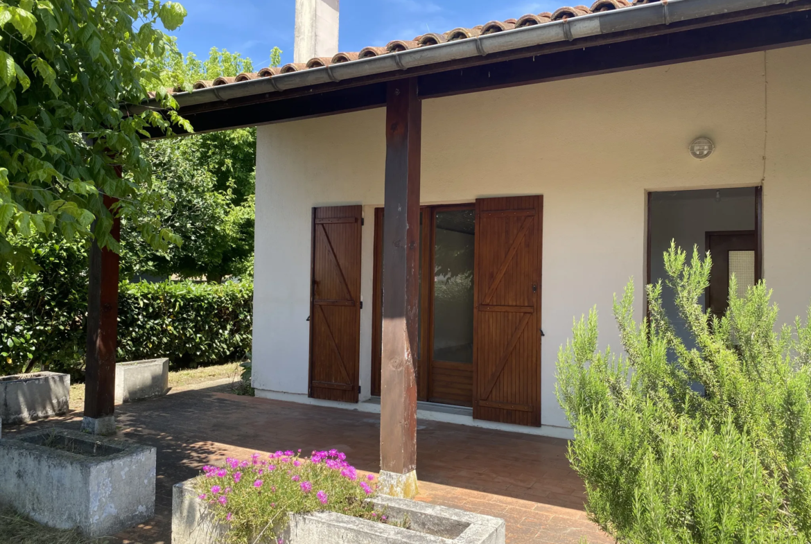 Maison de 104 m2 à Bazas avec 4 chambres et garage 