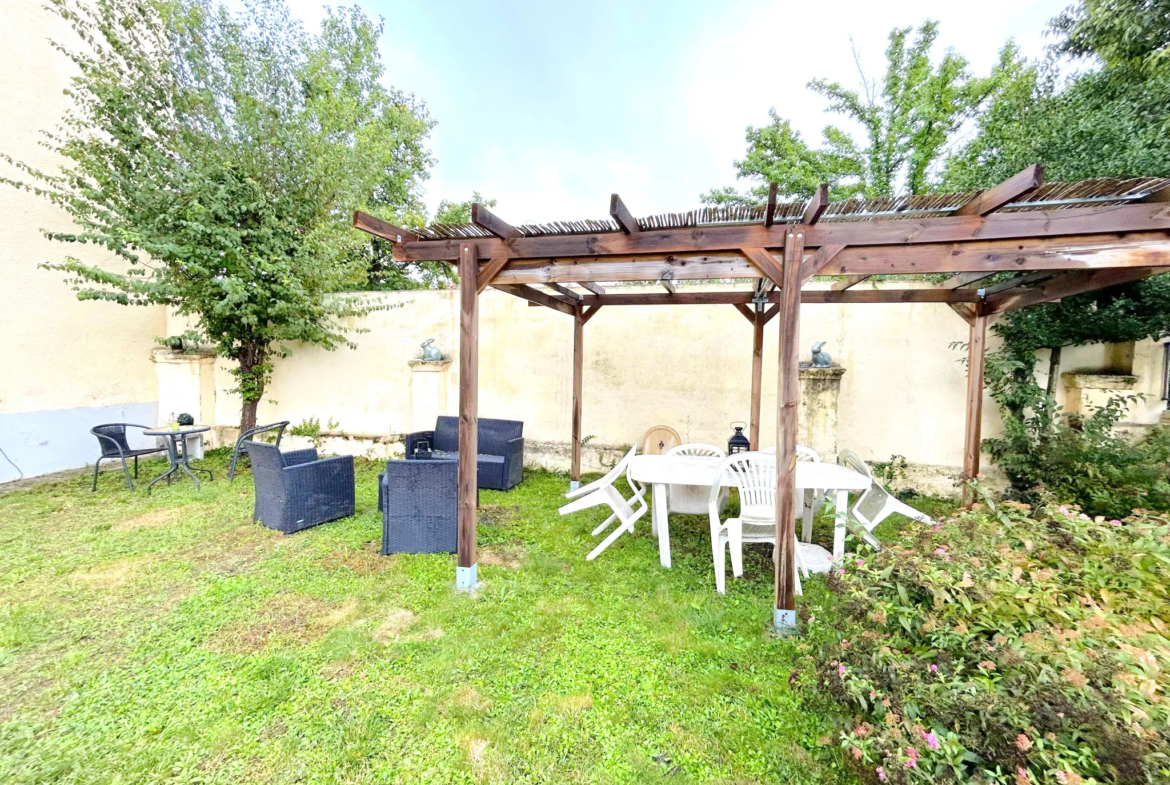 Maison familiale à Andrézieux-Bouthéon avec jardin magnifique 