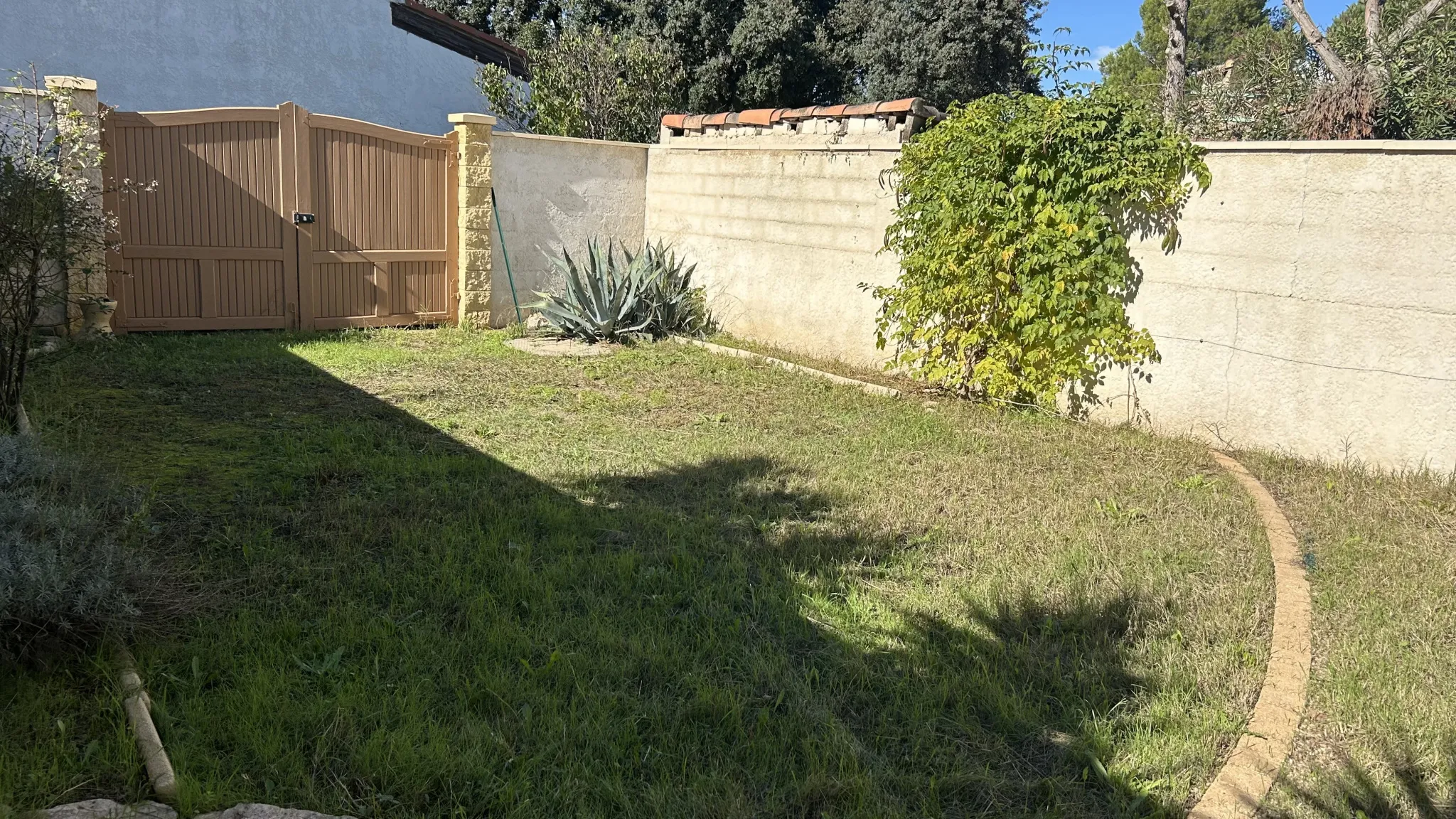 Maison F4 rénovée à Sorgues avec jardin et garage 