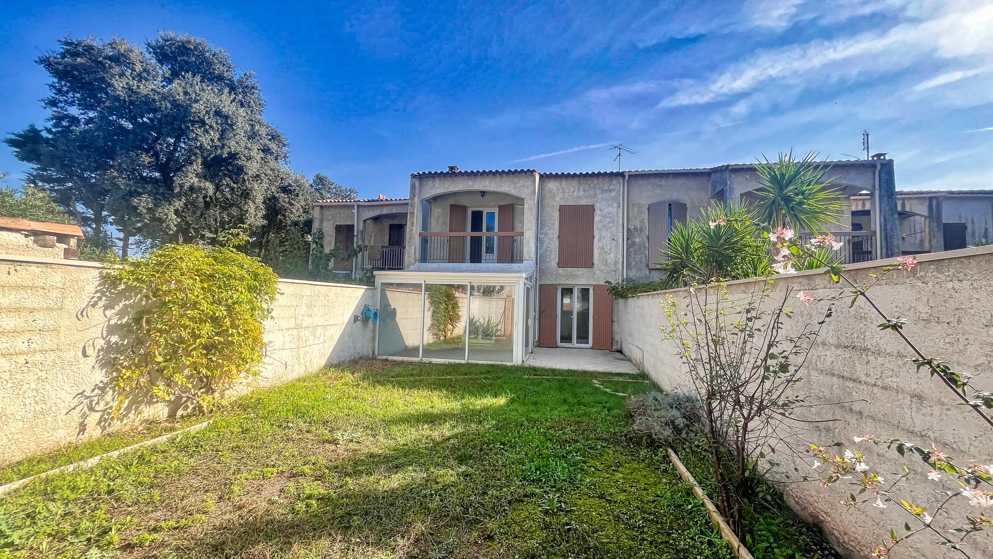 Maison F4 rénovée à Sorgues avec jardin et garage 