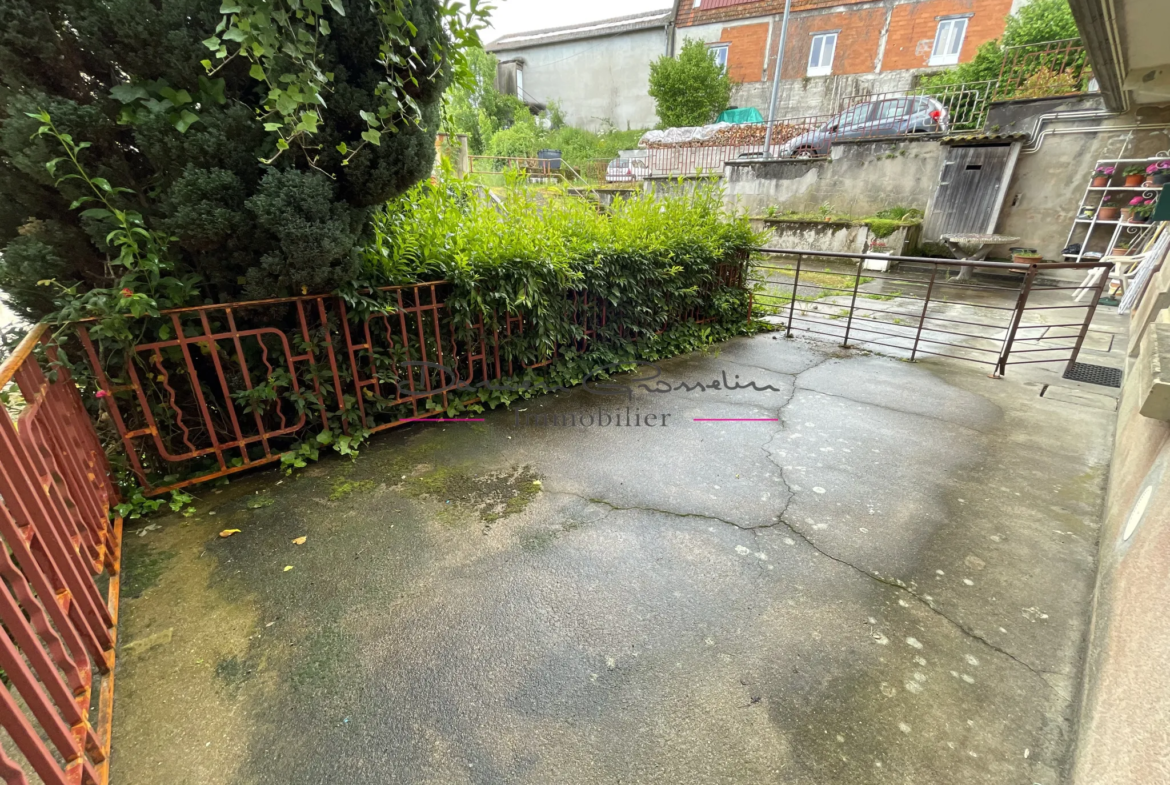 Appartement T3 de plain-pied avec terrasse à Amplepuis 