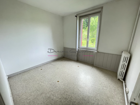 Appartement T3 de plain-pied avec terrasse à Amplepuis