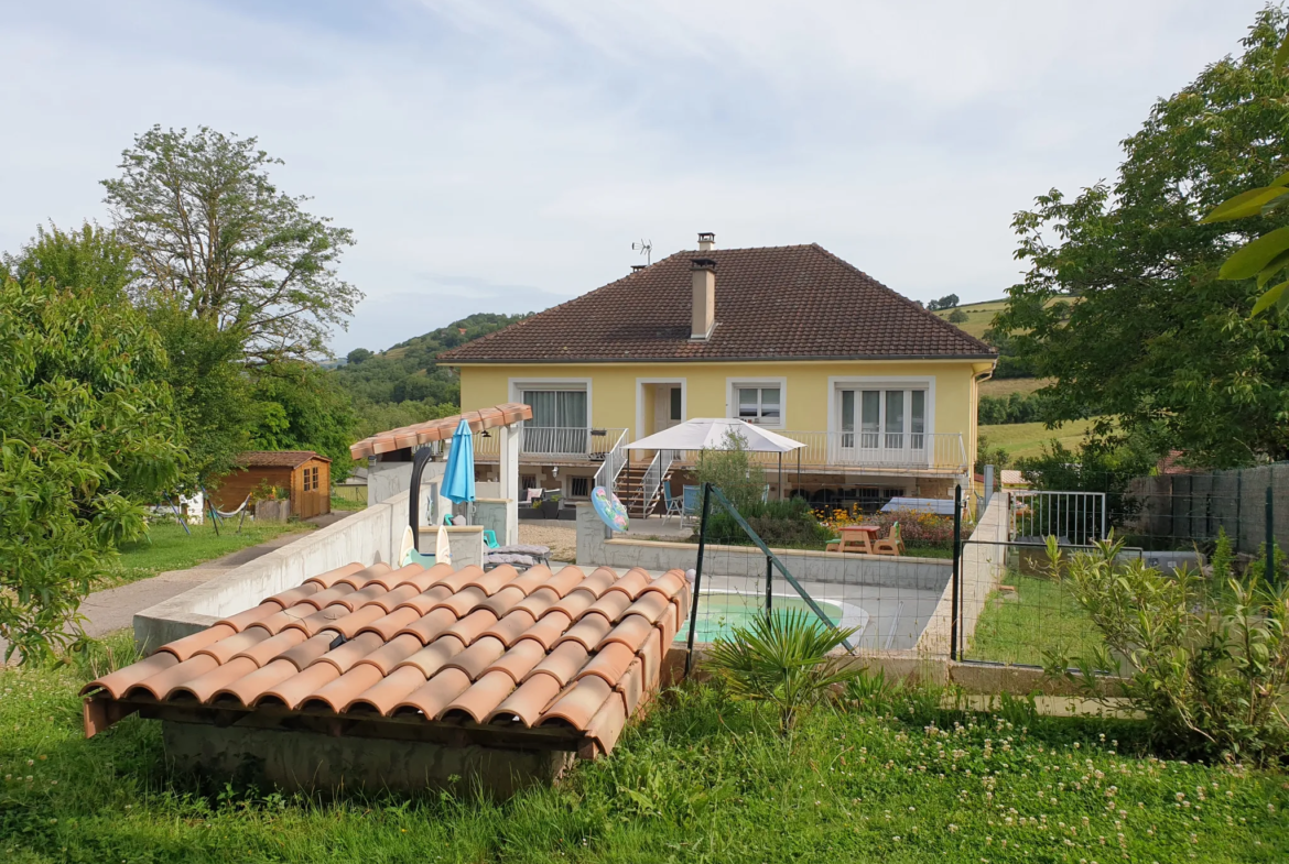 Achetez une Villa avec Piscine à Auzits (12) 