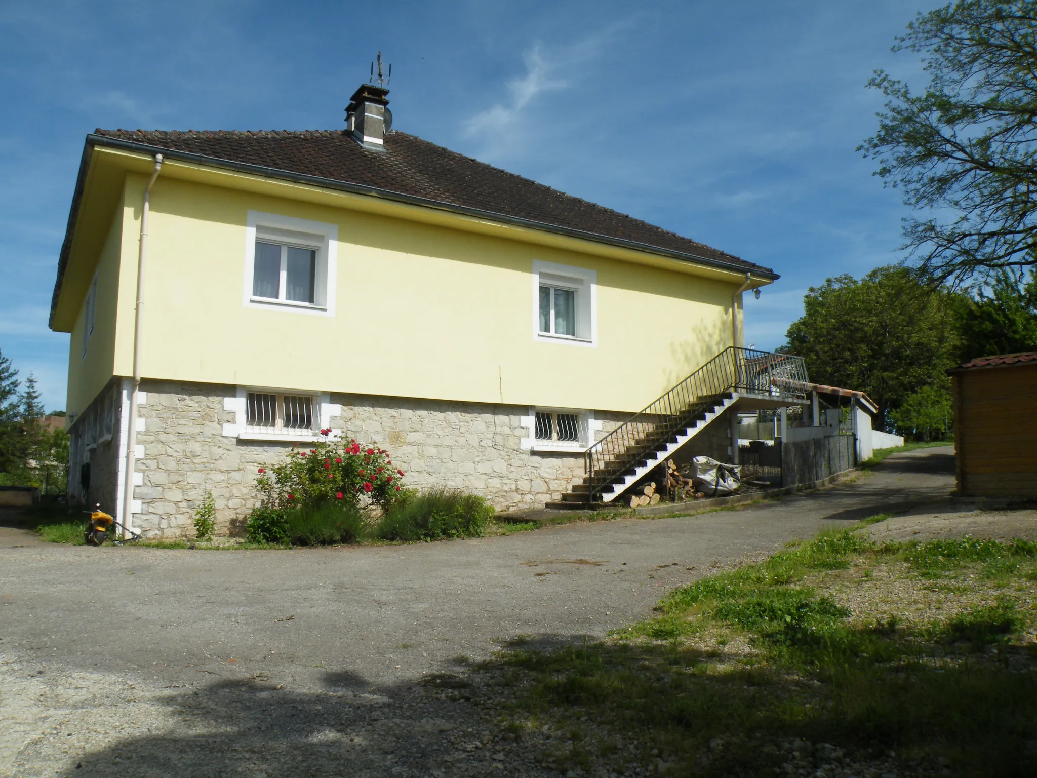 Achetez une Villa avec Piscine à Auzits (12) 