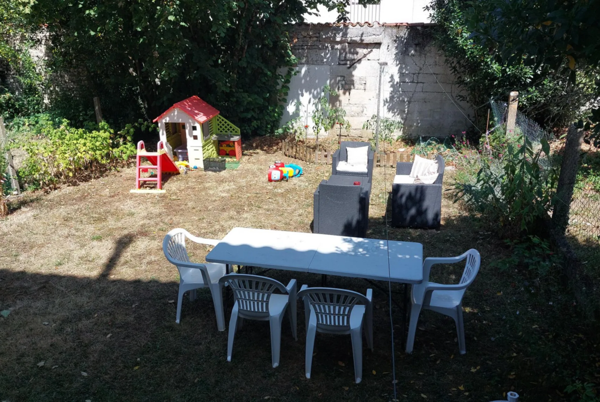 Pavillon rénové à Niort avec jardin et garage 