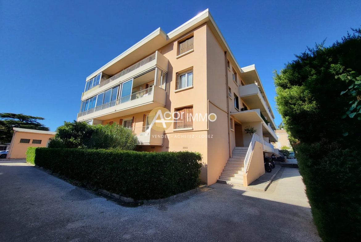 Appartement semi-T4 à vendre à Six-Fours-les-Plages - Proche du centre 