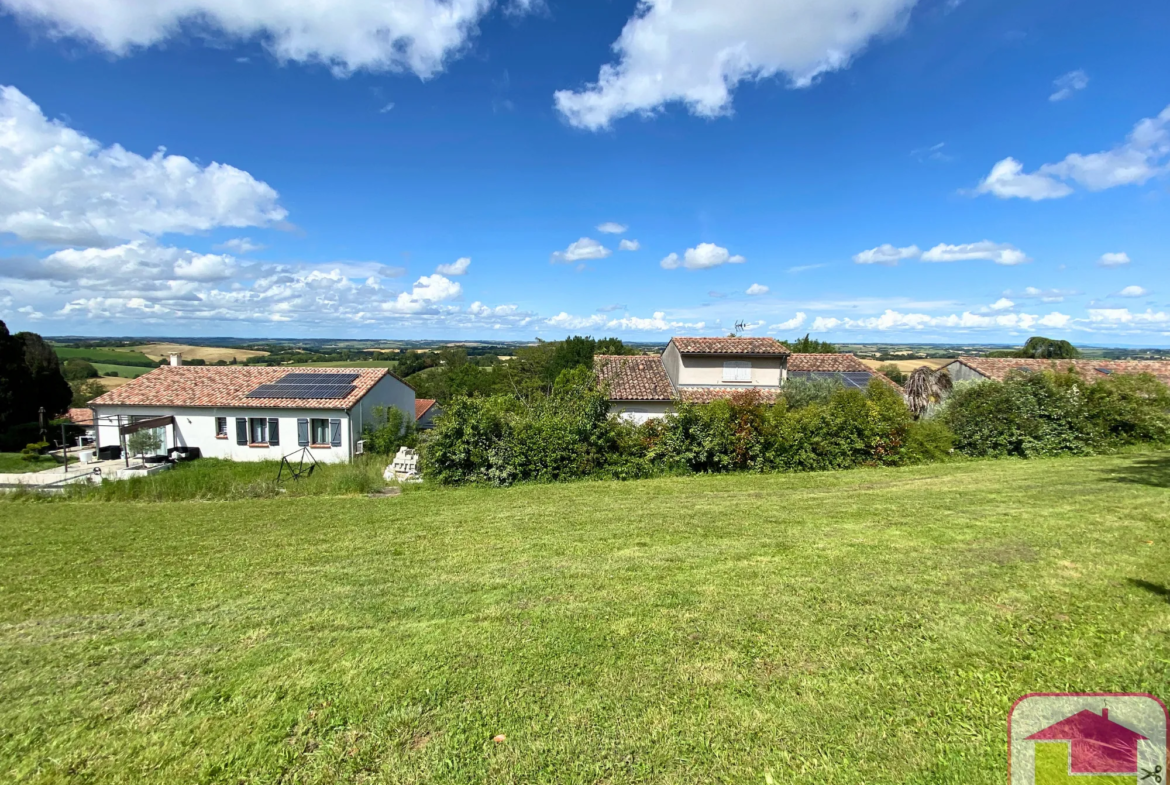 Terrain de 1076 m² à Caraman - Vue dégagée sur la Montagne Noire 