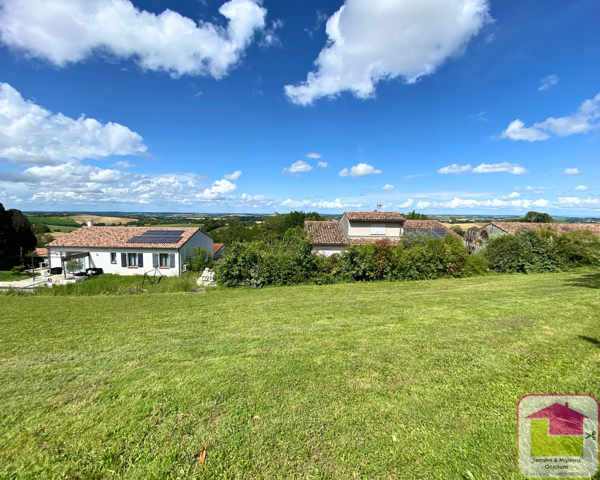 Terrain de 1076 m² à Caraman - Vue dégagée sur la Montagne Noire 