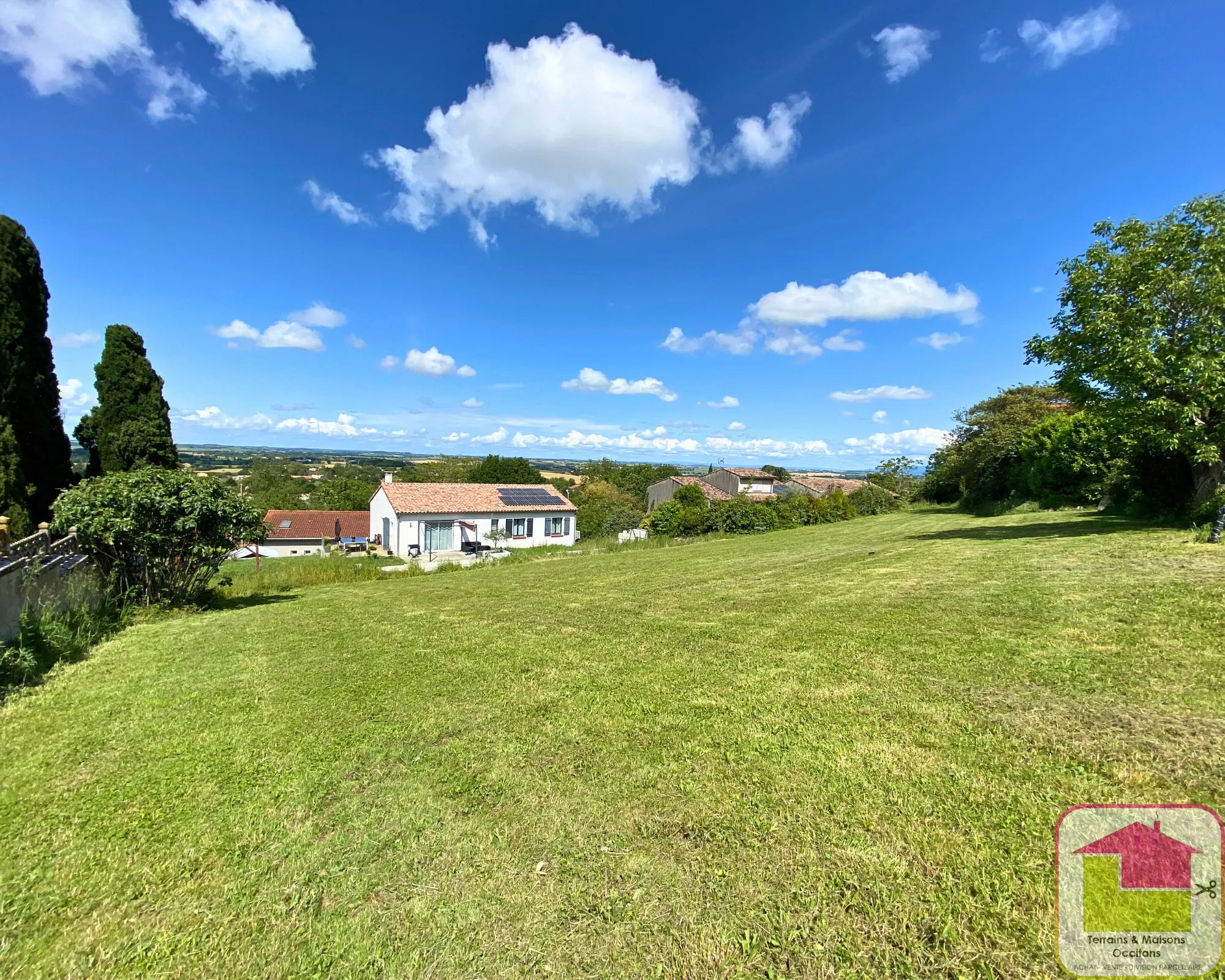 Terrain de 1076 m² à Caraman - Vue dégagée sur la Montagne Noire 