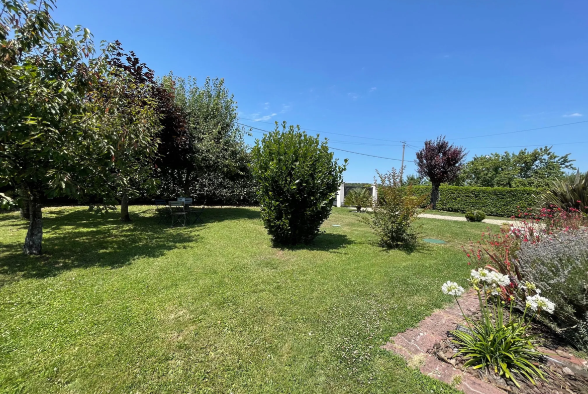 Maison rénovée 4 pièces avec jardin à Meschers-sur-Gironde 