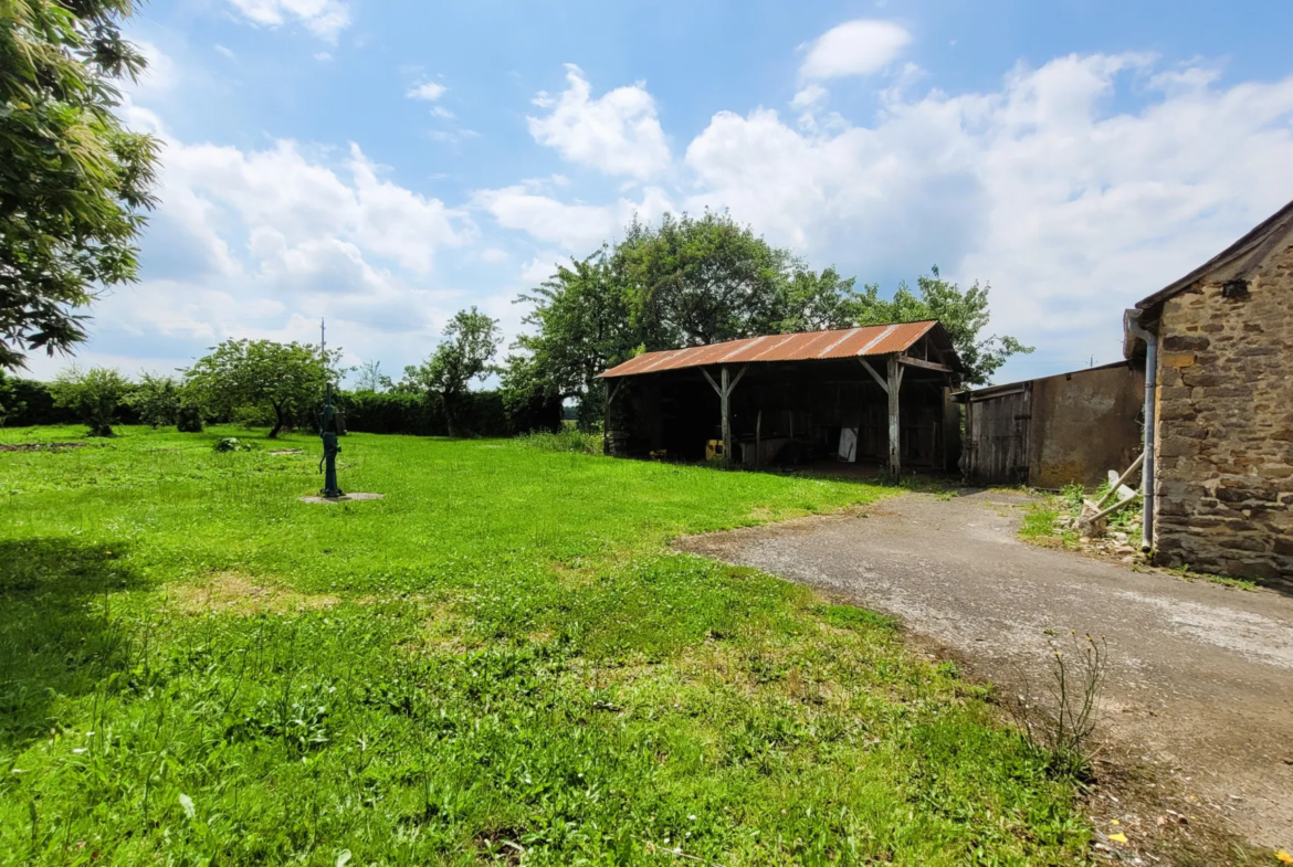 Maison à rénover en campagne de Moulins avec jardin et dépendances 