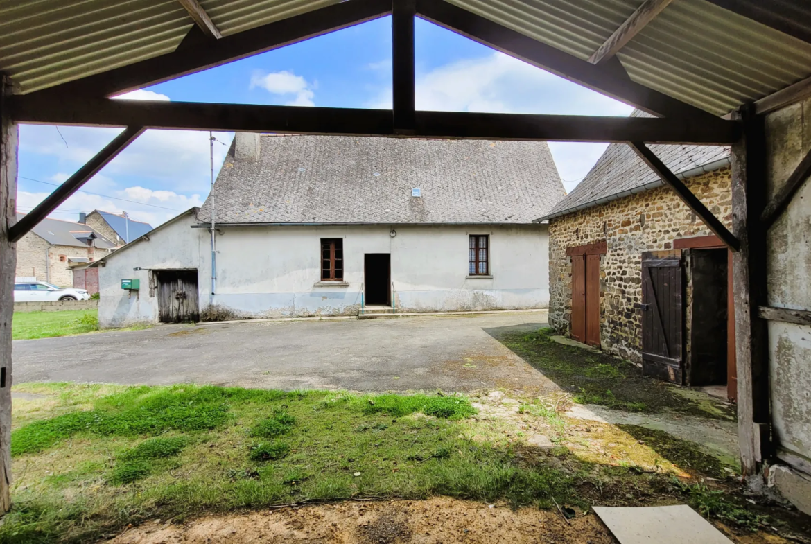 Maison à rénover en campagne de Moulins avec jardin et dépendances 