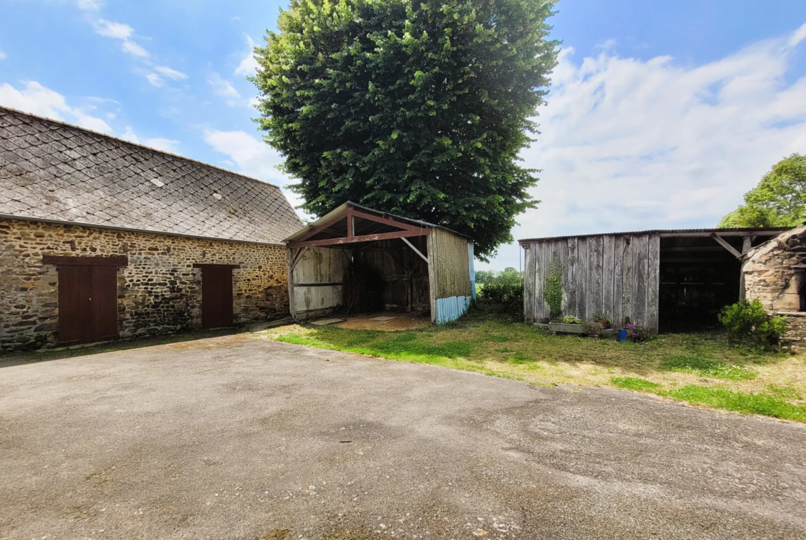 Maison à rénover en campagne de Moulins avec jardin et dépendances 