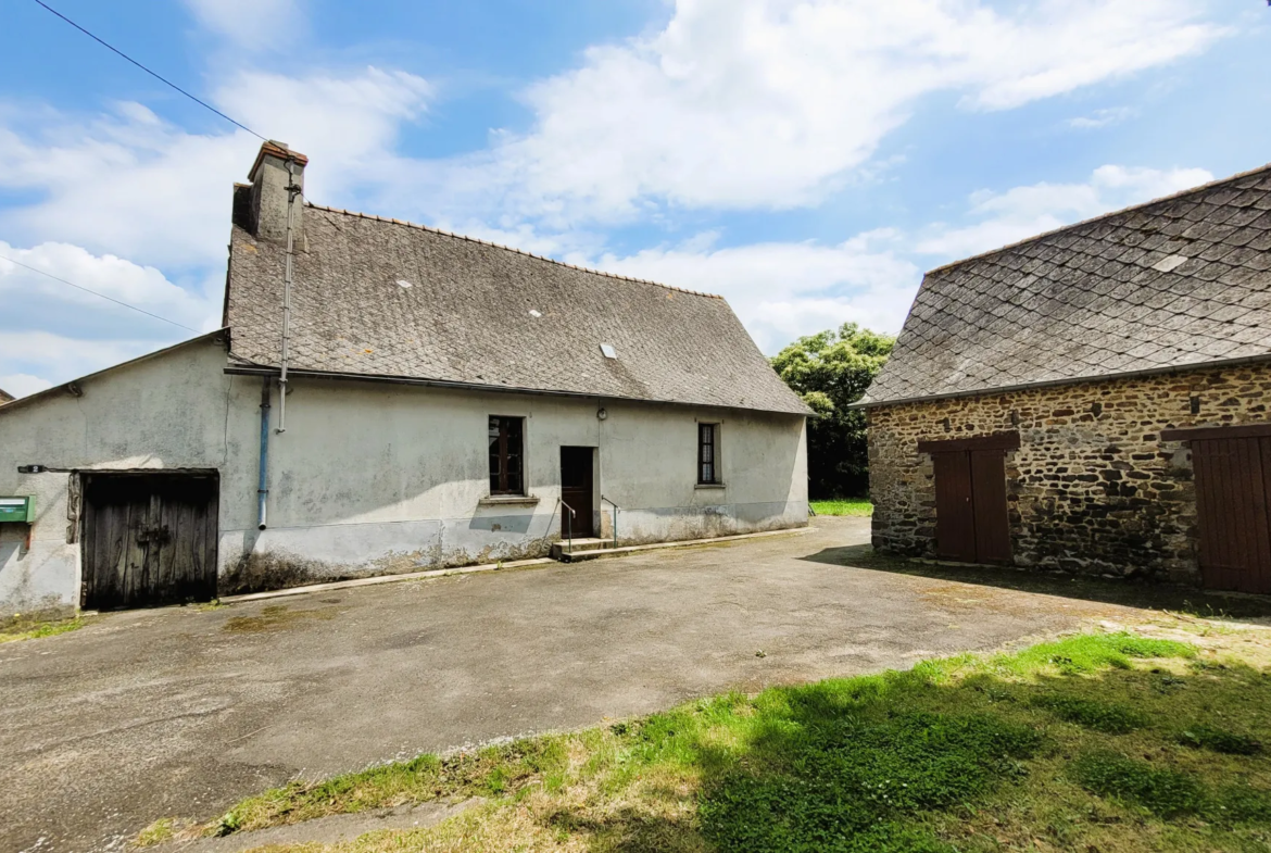 Maison à rénover en campagne de Moulins avec jardin et dépendances 