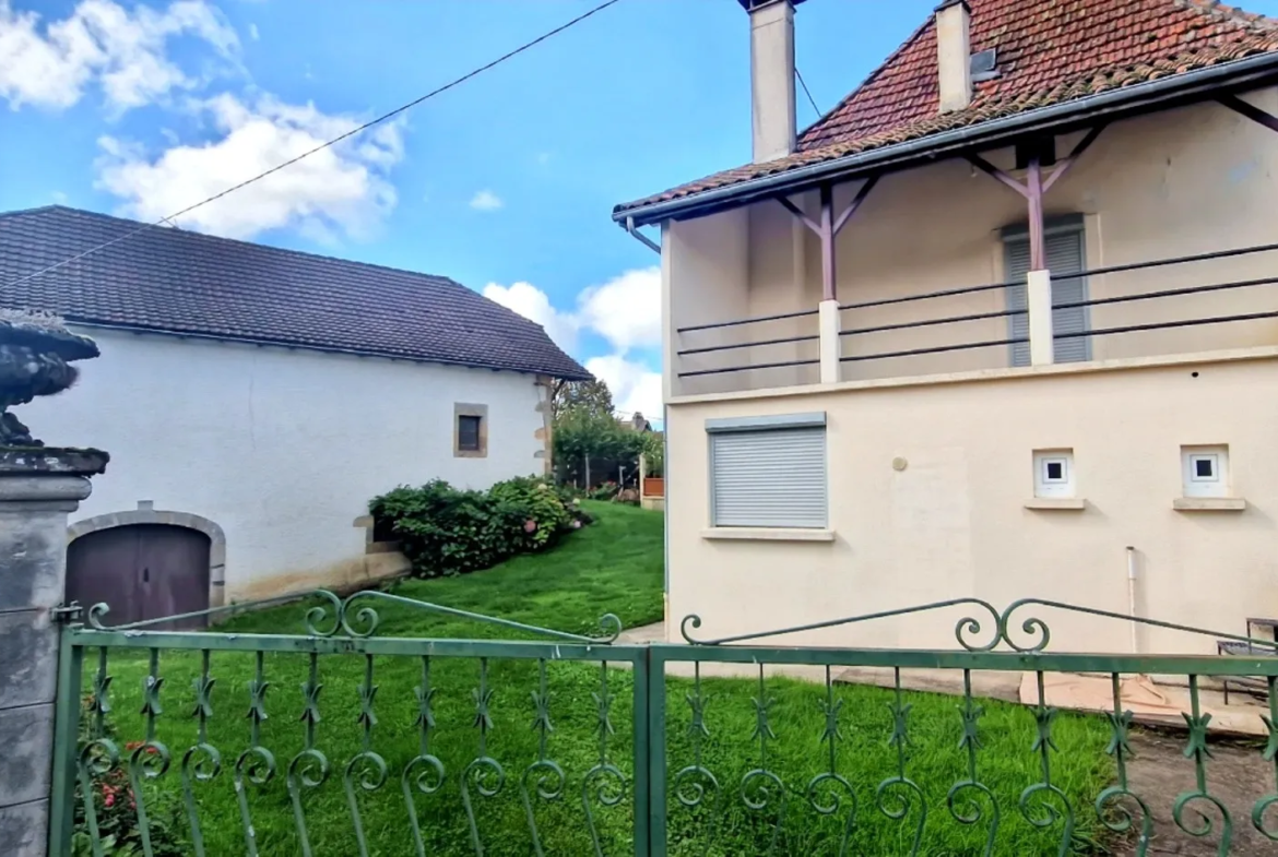 Maison de village rénovée à Molieres avec grange 