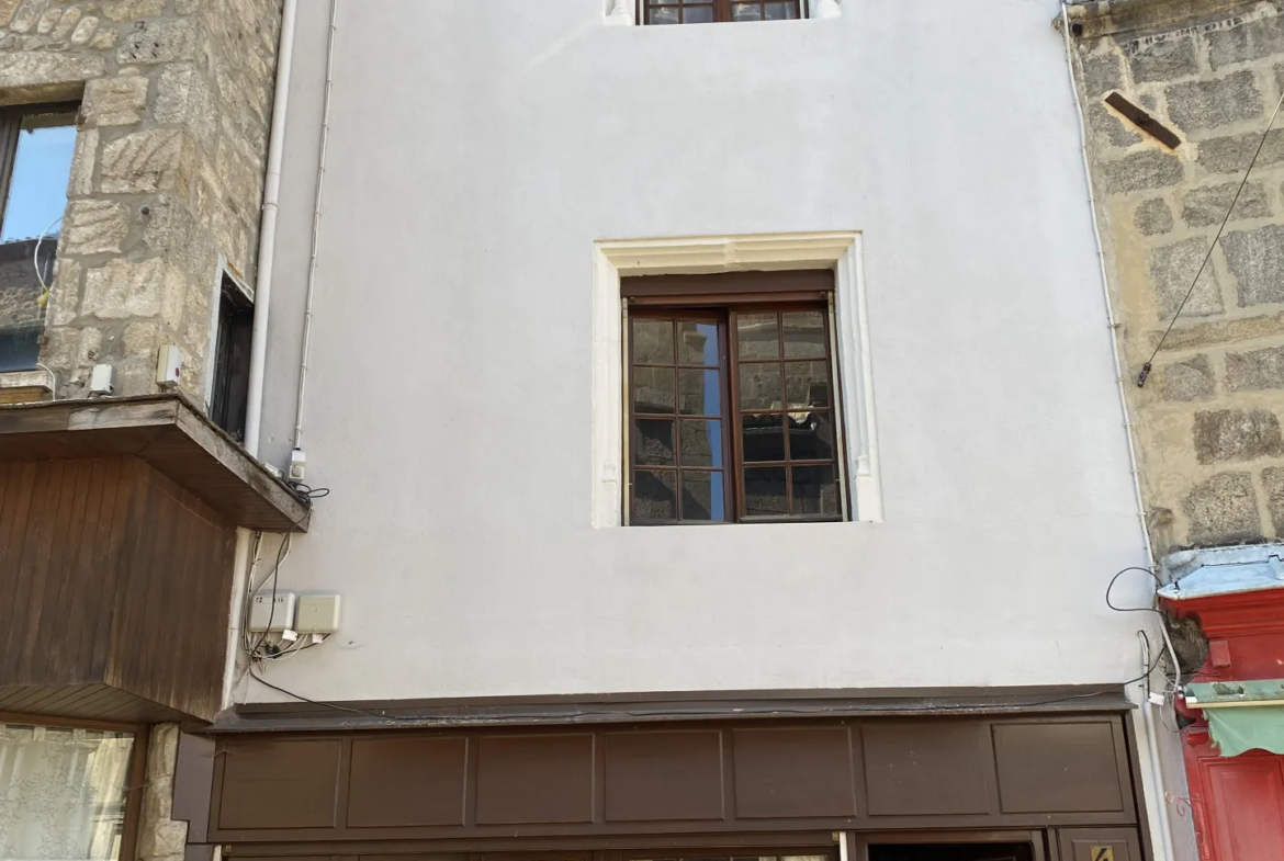 À vendre : Maison de village mitoyenne de 137 m² à Bourg-Argental 