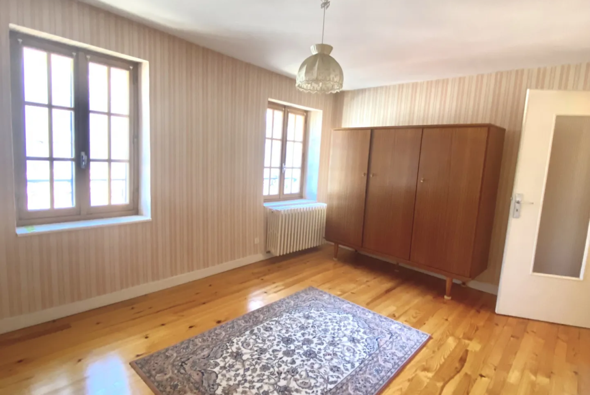 À vendre : Maison de village mitoyenne de 137 m² à Bourg-Argental 