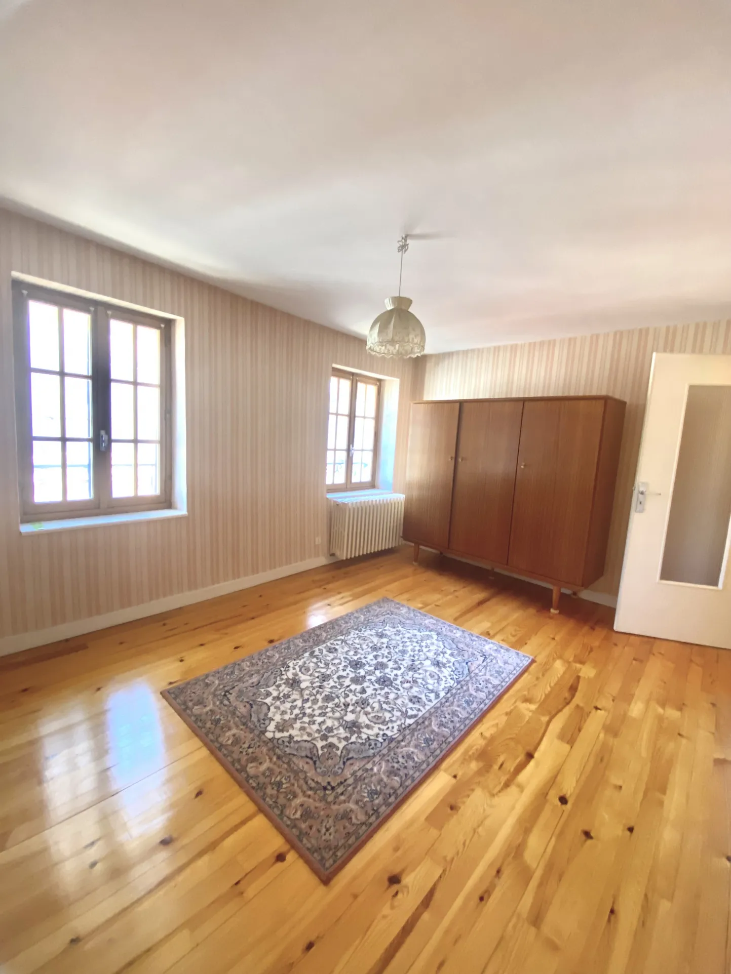 À vendre : Maison de village mitoyenne de 137 m² à Bourg-Argental 