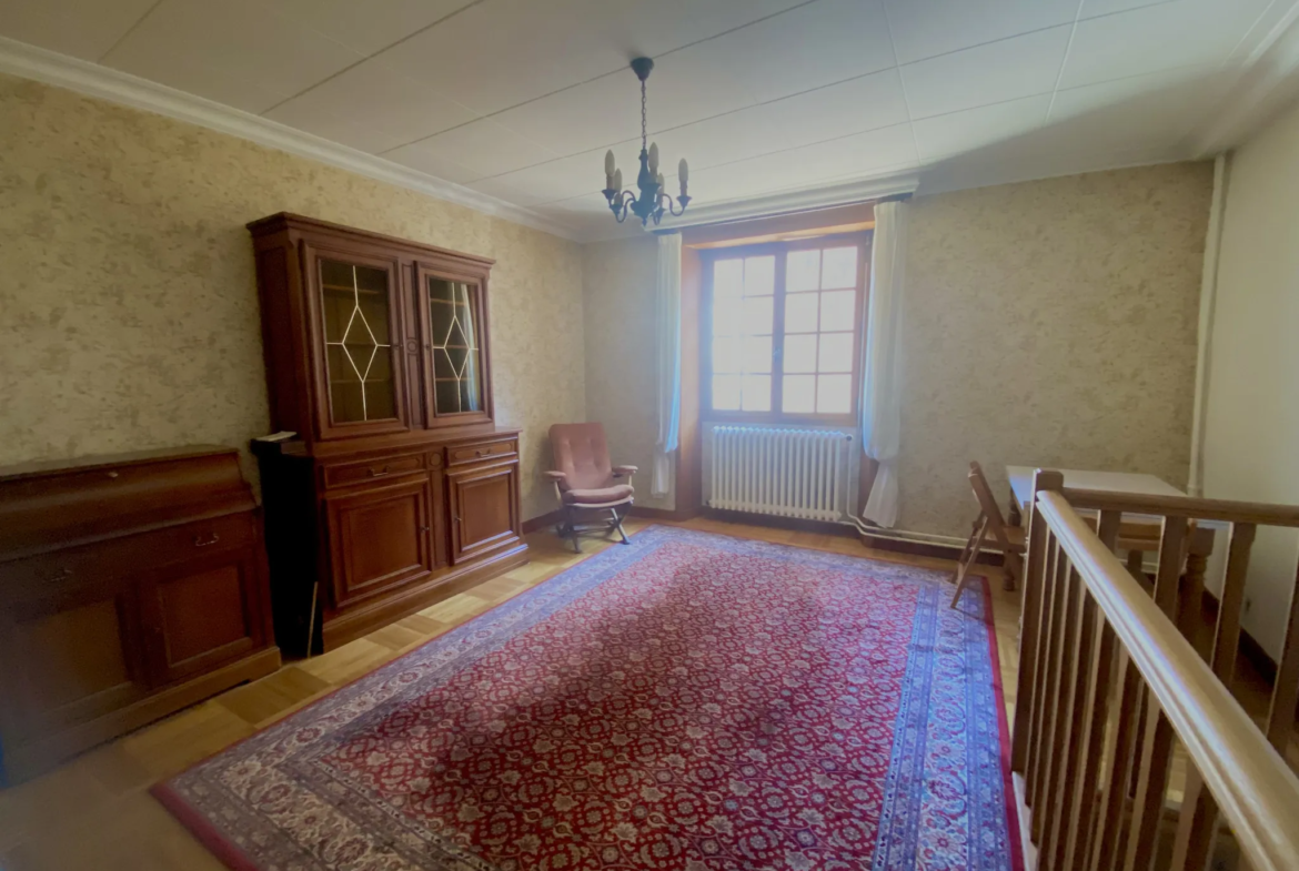 À vendre : Maison de village mitoyenne de 137 m² à Bourg-Argental 