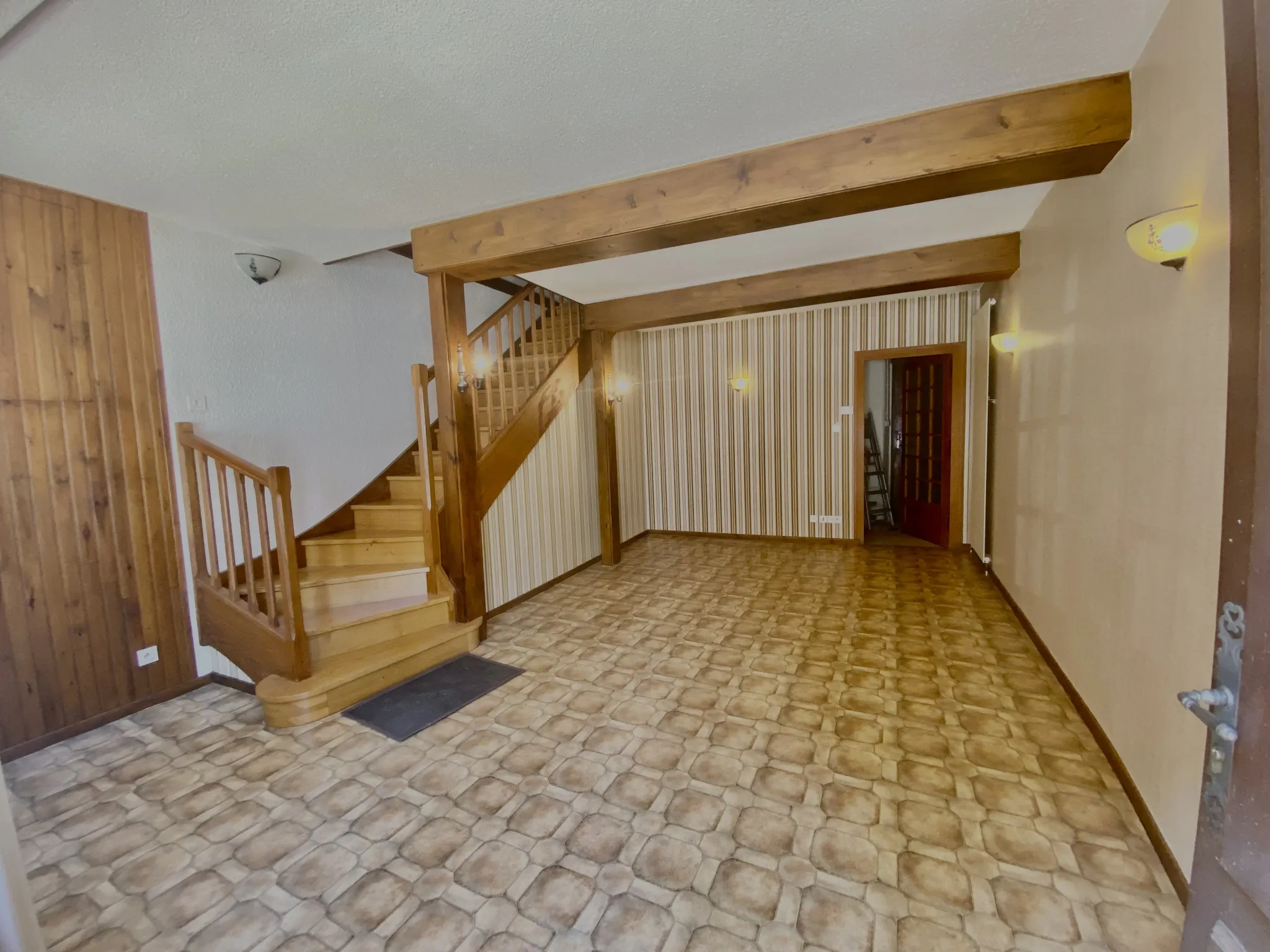 À vendre : Maison de village mitoyenne de 137 m² à Bourg-Argental 