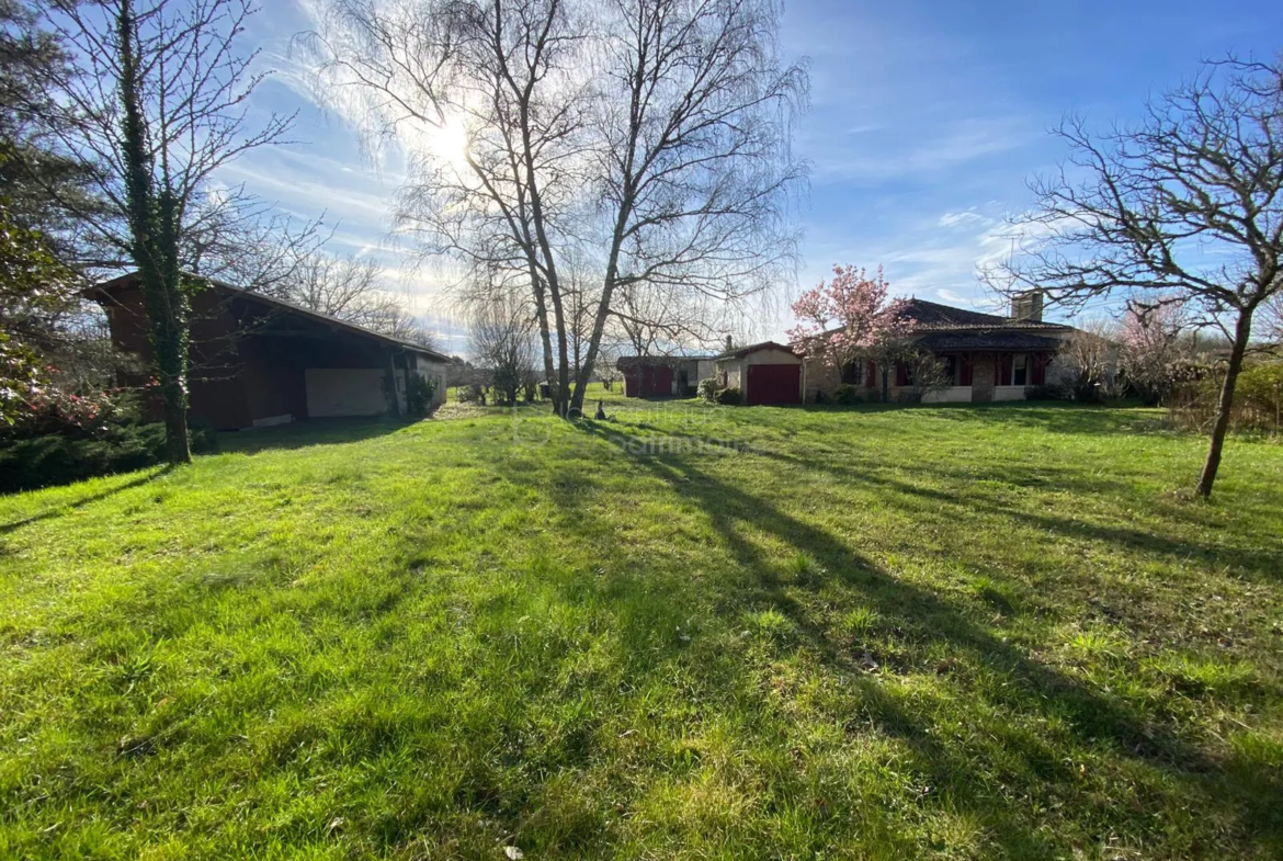 Propriété charmante en pierre à Grignols - 178 m² sur 4,5 hectares 