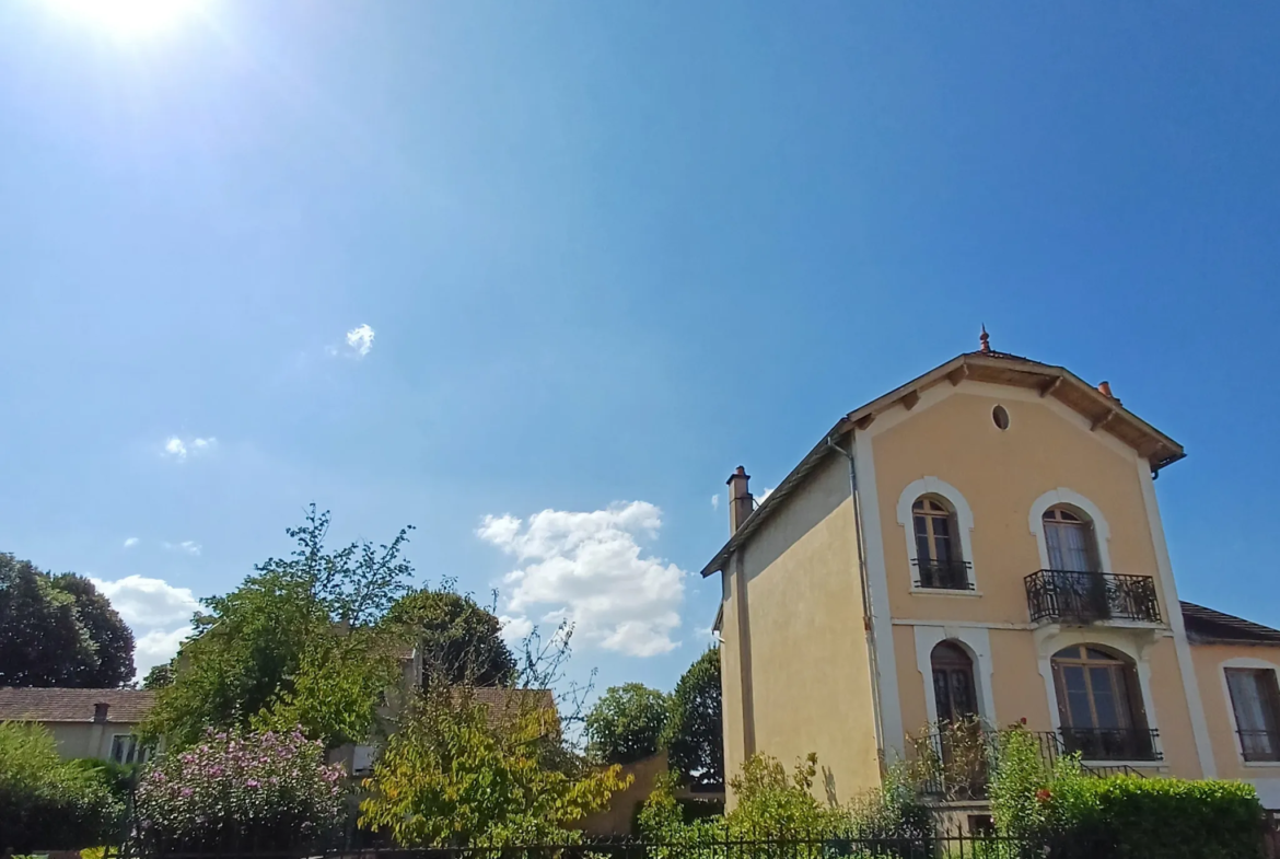 Maison authentique des années 30 à rénover à Vichy 