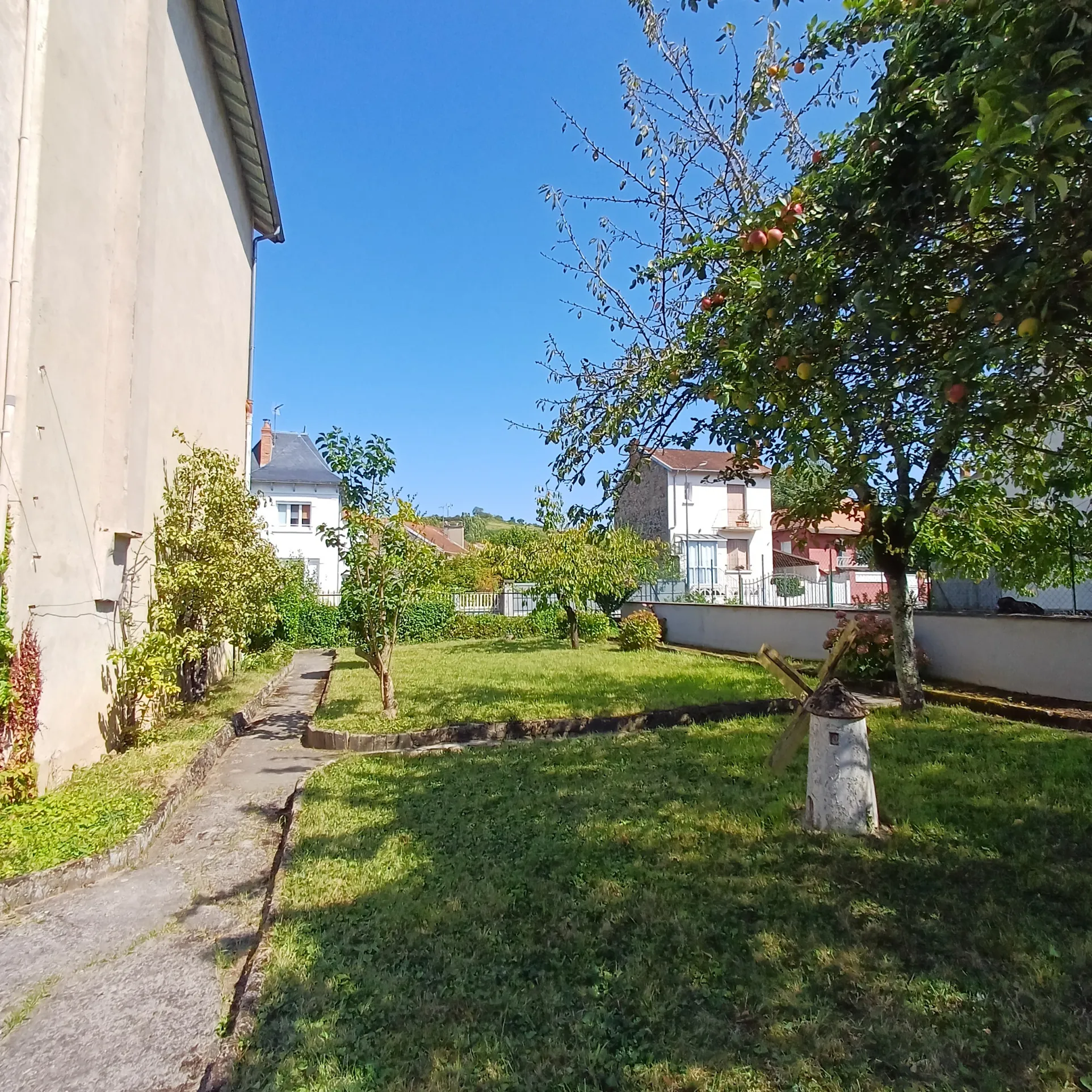 Maison authentique des années 30 à rénover à Vichy 