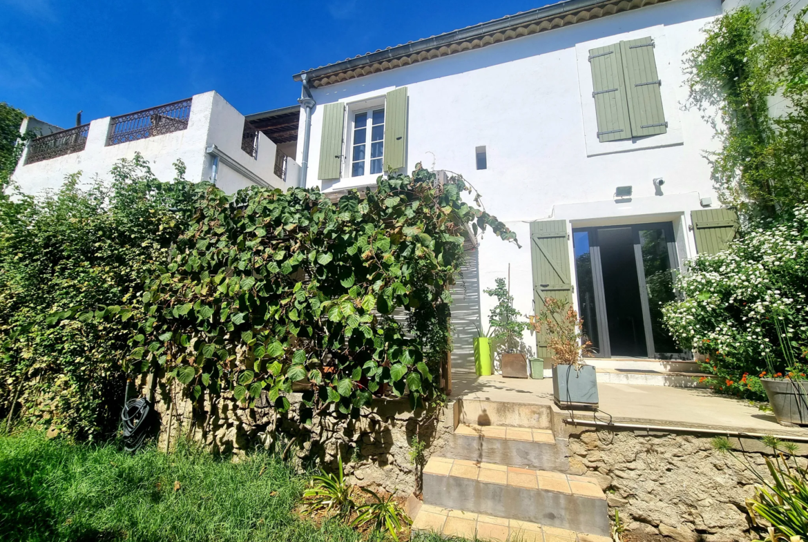 Maison de caractère à vendre avec garage et jardin à St-Marcel-sur-Aude 