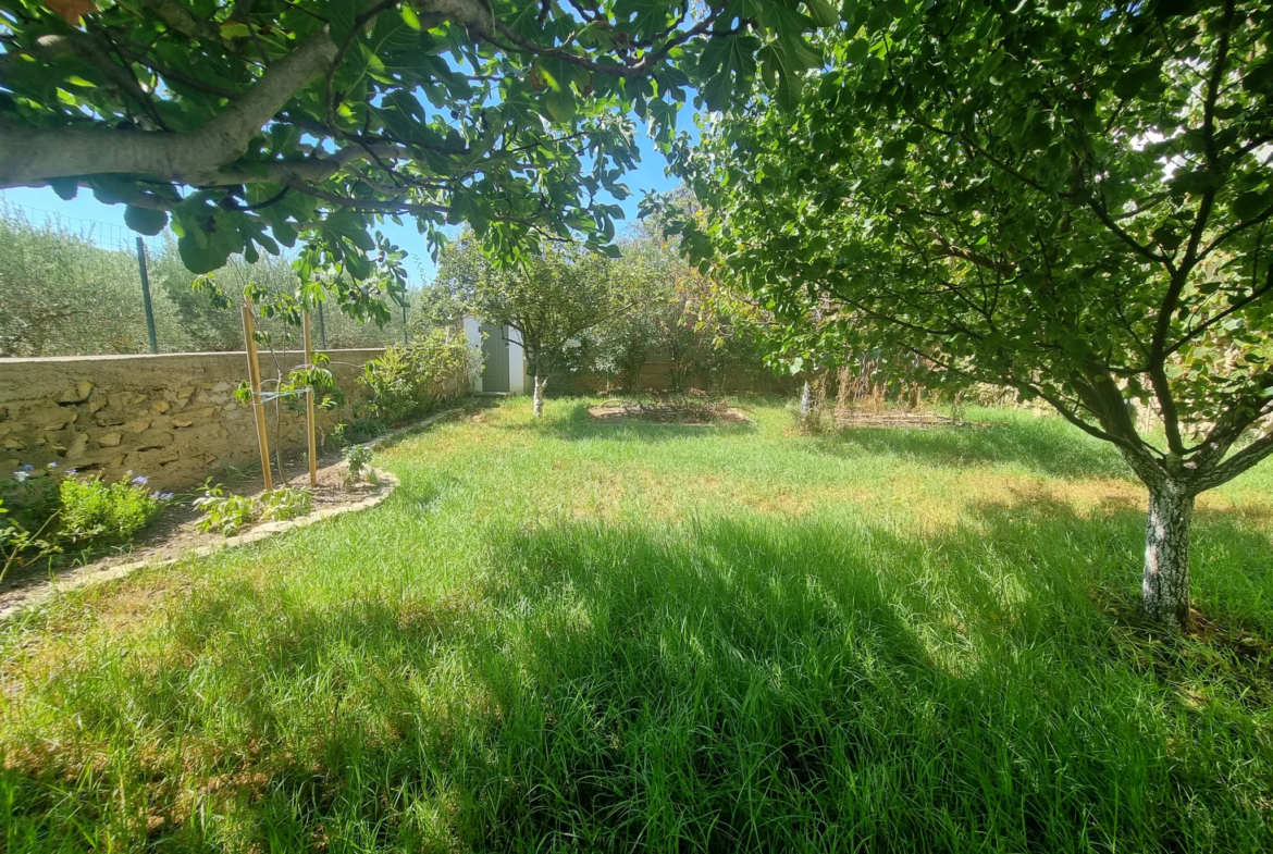 Maison de caractère à vendre avec garage et jardin à St-Marcel-sur-Aude 