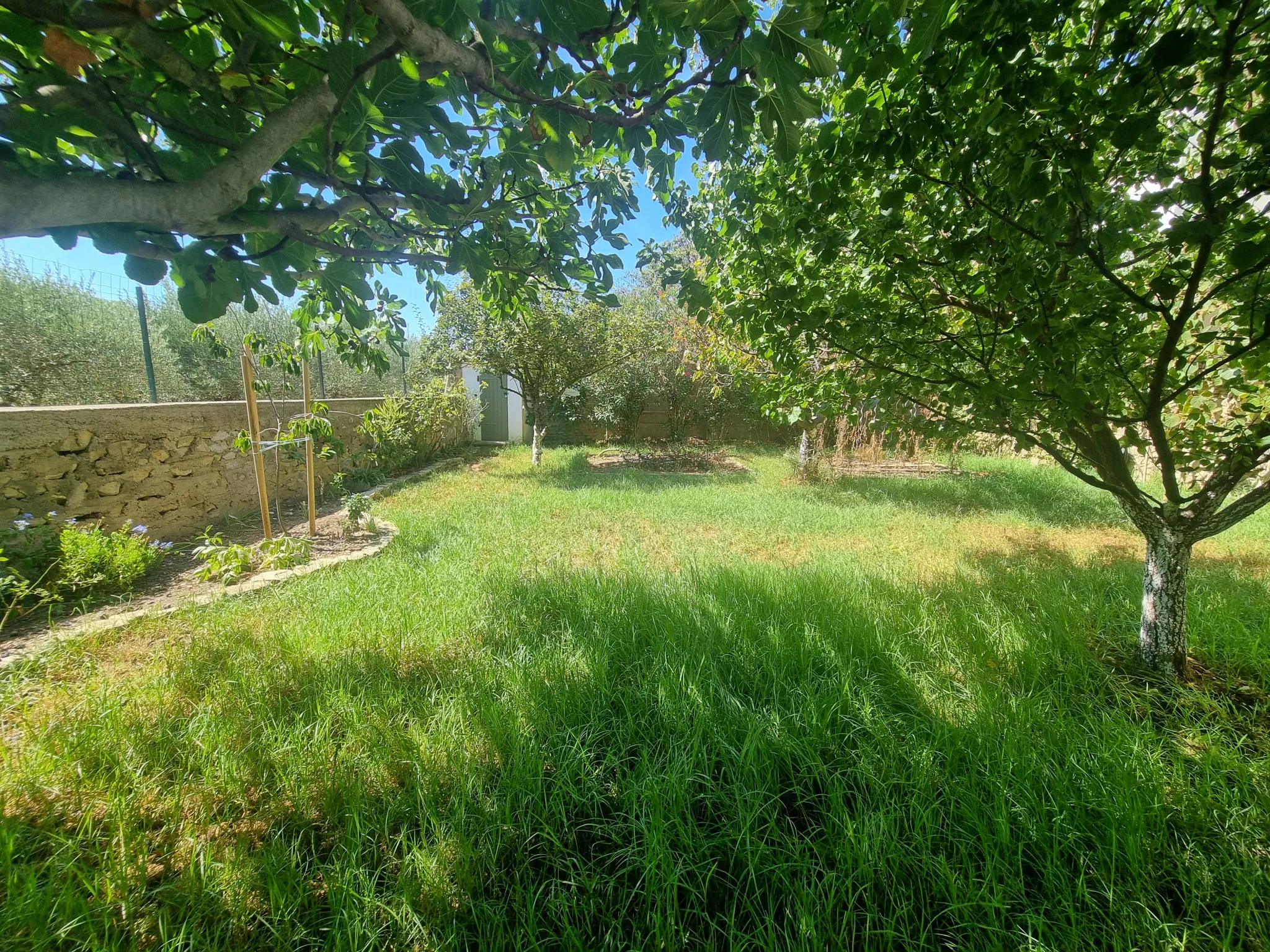 Maison de caractère à vendre avec garage et jardin à St-Marcel-sur-Aude 