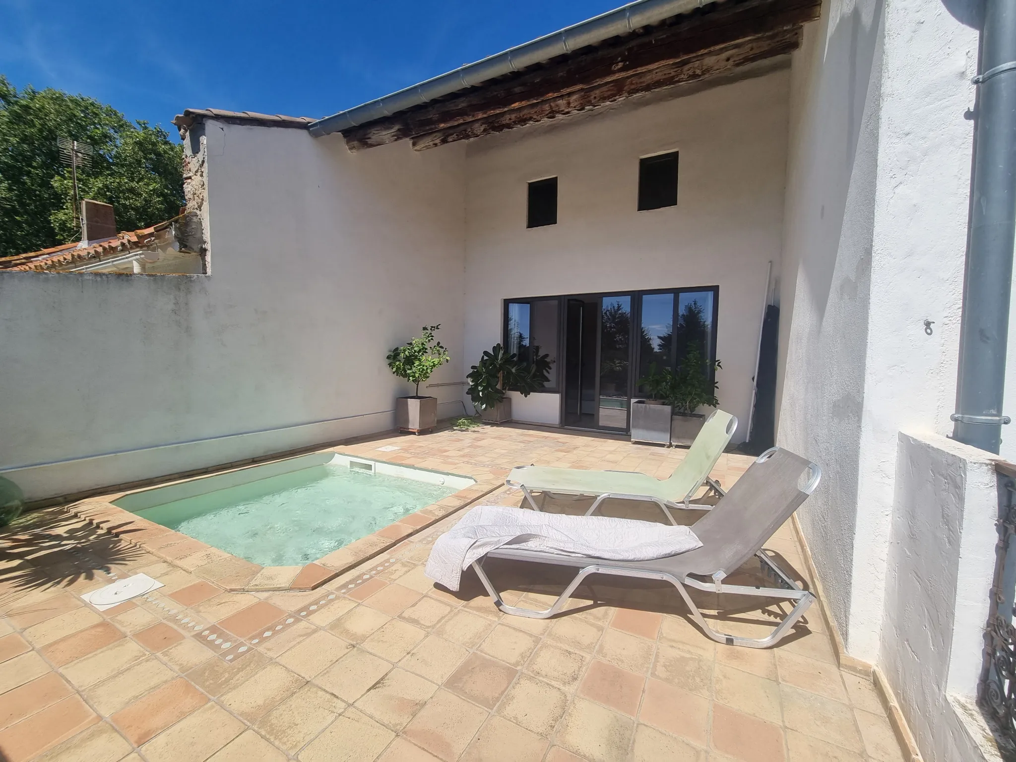 Maison de caractère à vendre avec garage et jardin à St-Marcel-sur-Aude 