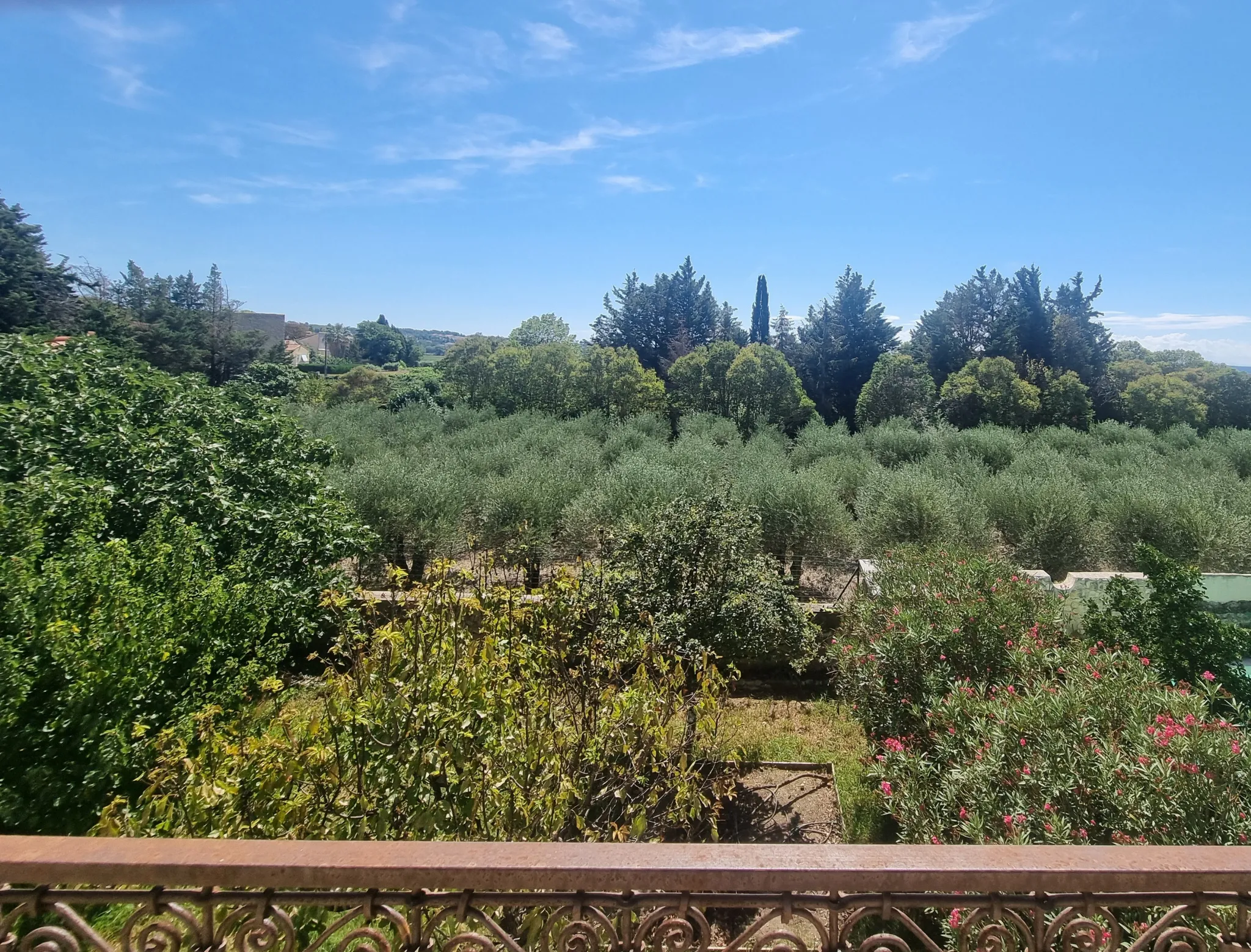 Maison de caractère à vendre avec garage et jardin à St-Marcel-sur-Aude 