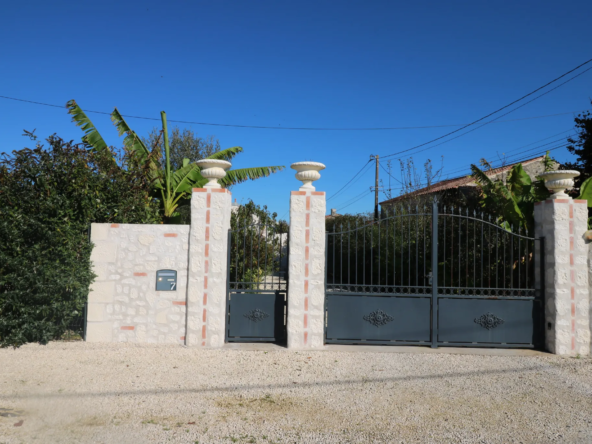 Charmante maison charentaise à vendre à Geay, rénovée et lumineuse